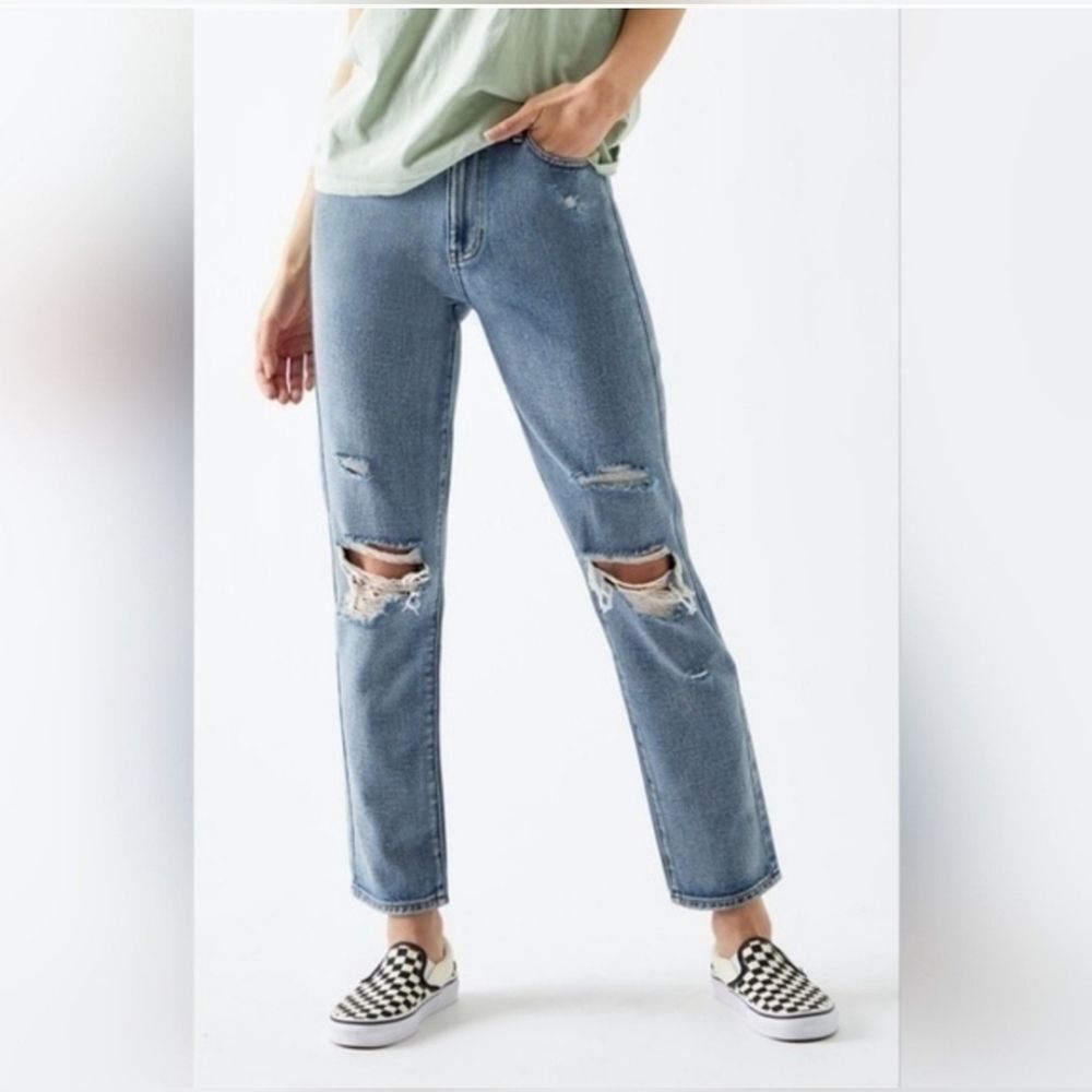 PacSun High Rise Distressed Mom Jeans Medium Wash Women’s Size 24 Cropped Denim